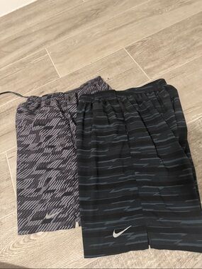 Nike Men's Black and Gray Patterned Athletic Shorts